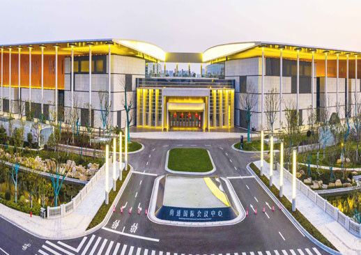 Die Form eines Pavillons mit zwei Flügeln organisiert Funktion und Raum der Nantong International Convention and Exhibition Ce